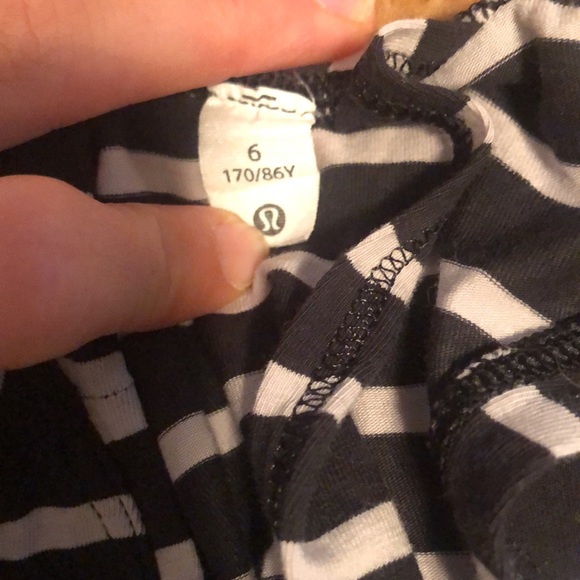 Lululemon black and white stripe split back tank. Worn once. Perfect condition. - Picture 4 of 4
